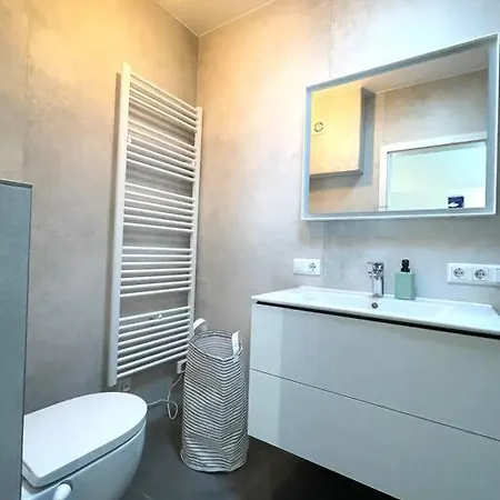 Apartment Penthouse 3 Bedrooms In Center W. Private Garden