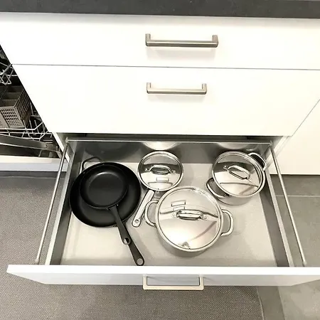 Penthouse 3 Bedrooms In Center W. Private Garden Apartment *